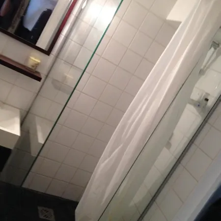 Indépendante Centre Marais 3* Parigi