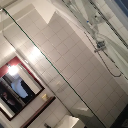 Indépendante Centre Marais Bed & Breakfast 3*