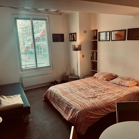 Indépendante Centre Marais Bed & Breakfast 3*