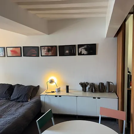 Indépendante Centre Marais Bed & Breakfast 3*